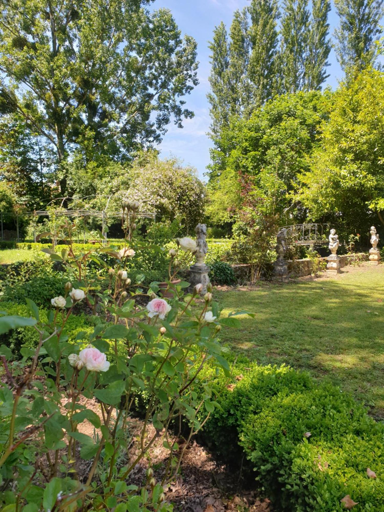 La Villa Des Arts Savigne-l'Eveque ภายนอก รูปภาพ